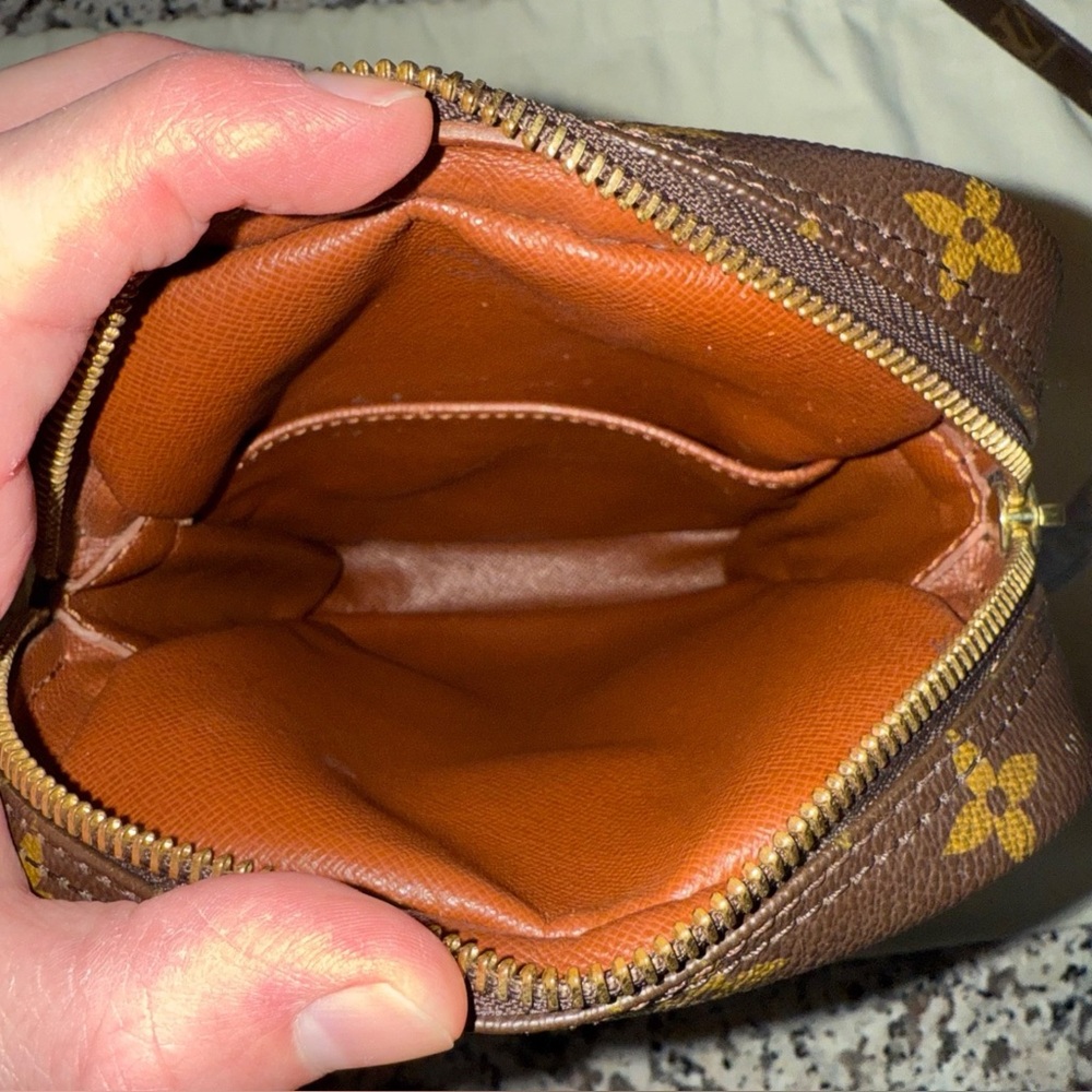 Louis Vuitton Monogram Danube 21 - Picture 11 of 15